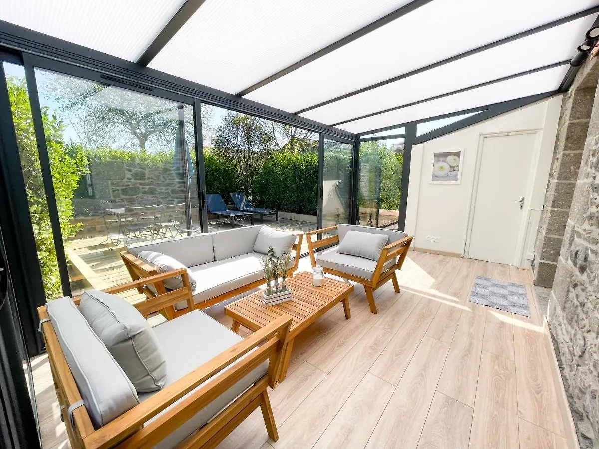 Holiday home Gites Du Domaine Du Grenier Yffiniac