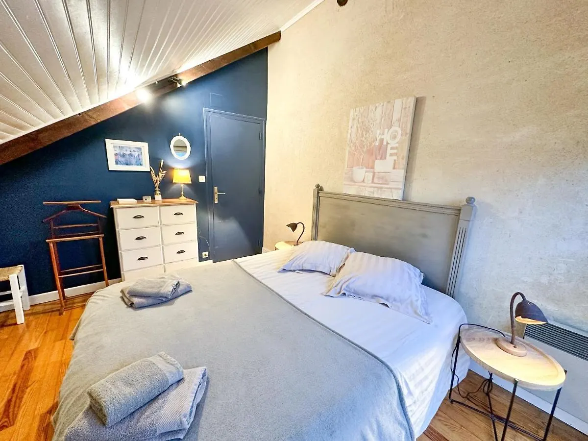 Gites Du Domaine Du Grenier Yffiniac 0*,  France