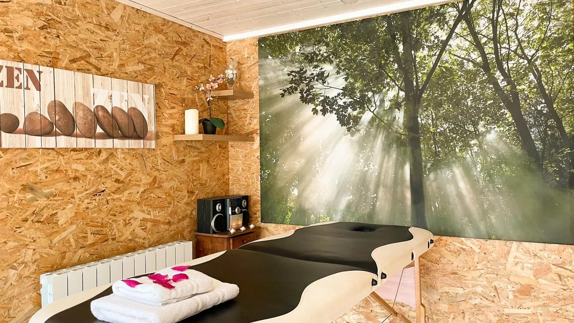 Holiday home Gites Du Domaine Du Grenier Yffiniac