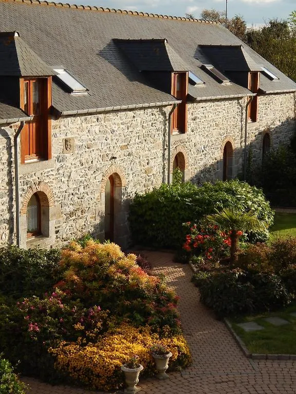 Gites Du Domaine Du Grenier Yffiniac Vakantiehuis