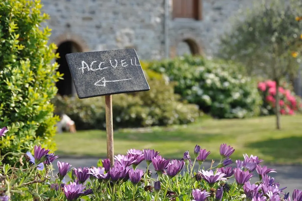 Gites Du Domaine Du Grenier Yffiniac Holiday home