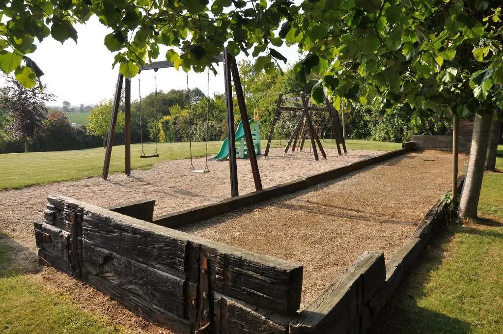 Vakantiehuis Gites Du Domaine Du Grenier Yffiniac Frankrijk