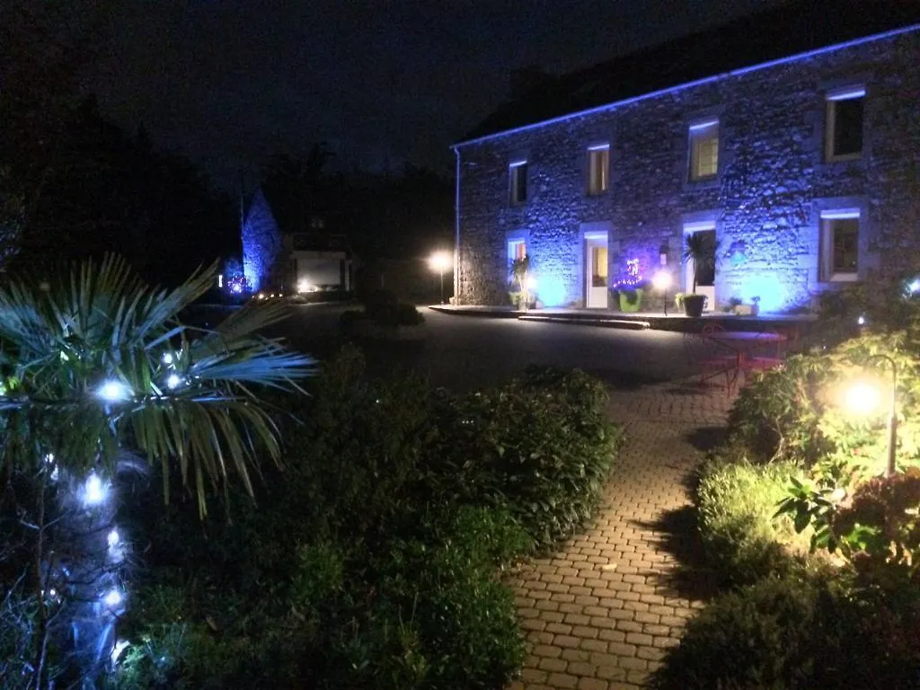 Gites Du Domaine Du Grenier Yffiniac Frankrijk